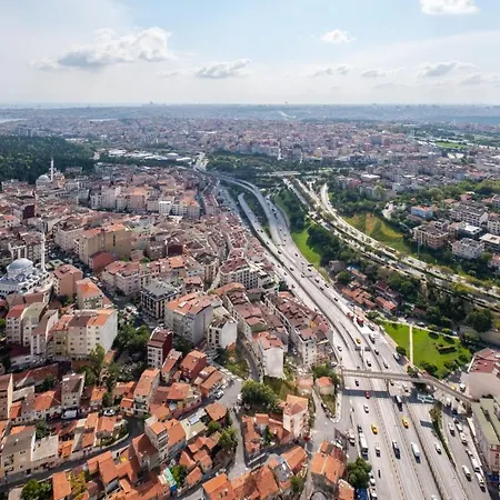 Splendid Flat With View In Bomonti Apartment